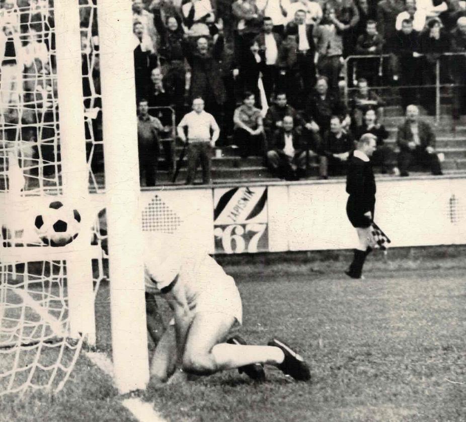 20211225_48 Situace po druhém vstřeleném gólu (Dukla B.Bystrica - 17.8.) | archiv Karla Řezníčka